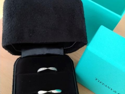 【ティファニー(Tiffany & Co.)の口コミ】 最初はシンプルでストレートラインなものを探していましたが、ネットで見…