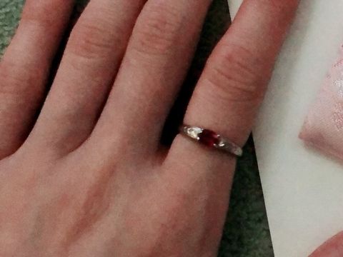 【GSTVの口コミ】 誕生石があしらわれており、ダイヤモンドもついていて可愛かったためこち…