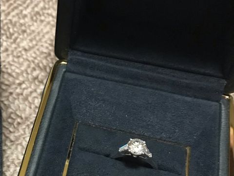 【グラフ(GRAFF)の口コミ】 サイドに石がついてるものかついてないものか悩みましたが指にはめた時に…