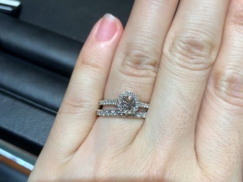 【ラザール ダイヤモンド(LAZARE DIAMOND)の口コミ】 ダイヤモンドの三大カッターブランドという事で、ダイヤモンドの輝きが美…