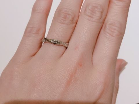 【ラザール ダイヤモンド(LAZARE DIAMOND)の口コミ】 他のブランドにはないデザインで結婚指輪としては珍しい形をしたものが多…