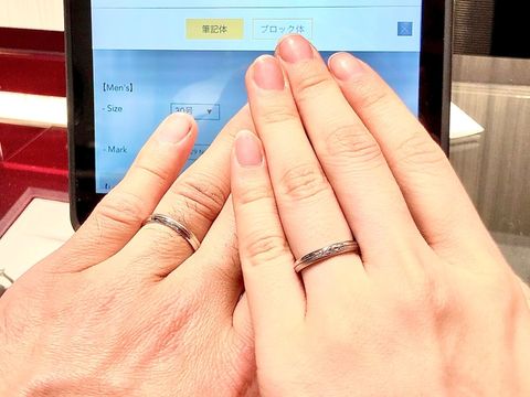 【ラザール ダイヤモンド(LAZARE DIAMOND)の口コミ】 他にないデザインでした。プラチナの鏡面仕上げとマット仕上げで半々にな…