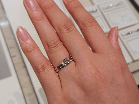 【俄(にわか)の口コミ】 細身で指に馴染みやすく、今までつけた指輪の中で一番しっくりくるもので…
