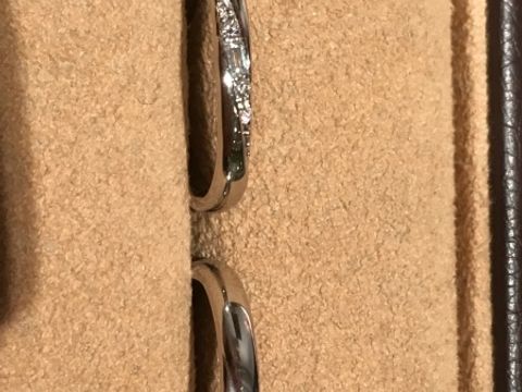 【ORECCHIO(オレッキオ)の口コミ】 スクエアカットされたダイヤモンドの光りかたがとても上品で、落ち着いた…