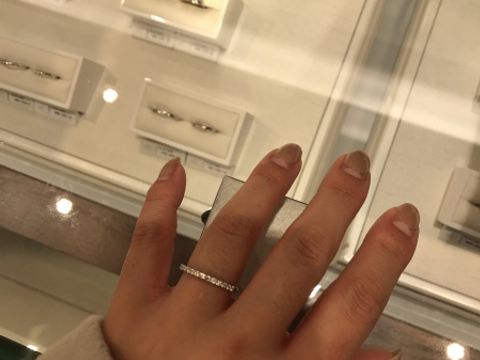 【4℃ BRIDAL(ヨンドシーブライダル)の口コミ】 ぱっと明るくなって、華やかで、でも普段使いしやすい、家事をしてもひっ…