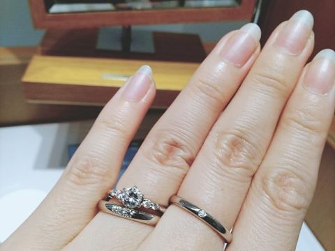 【銀座ダイヤモンドシライシの口コミ】 シンプルでオーソドックスなデザインが多く場面を選ばないものが多い印象…