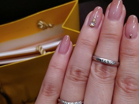 【ケイウノ ブライダル(K.UNO BRIDAL)の口コミ】 デザインはフルオーダーで指輪のデザイナーさんが即時に作ってくれます。
…