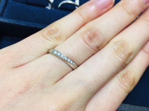 【4℃ BRIDAL(ヨンドシーブライダル)の口コミ】 まず、デザインの種類が豊富です。悩んである方も好みに合うデザインが必…