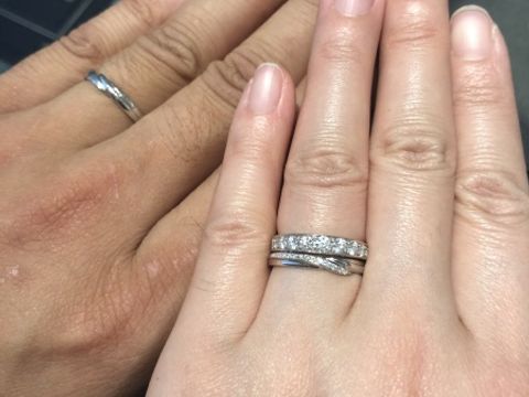 【エクセルコダイヤモンド(EXELCO DIAMOND)の口コミ】 婚約指輪のハーフエタニティだったので重ね付けができるリングを探してい…