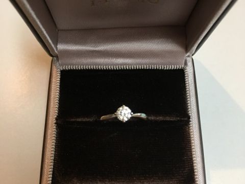 【アイプリモ(I-PRIMO)の口コミ】 手に着けた時に、ストレートの指輪よりもカーブの指輪の方が手に馴染み、…