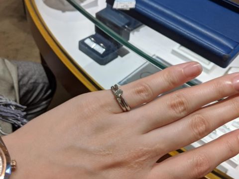 【銀座ダイヤモンドシライシの口コミ】 値段も手頃で、また日本製なのでつけ心地が合っている。ダイヤモンドの輝…