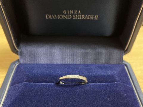 【銀座ダイヤモンドシライシの口コミ】 最初は全く違うデザインを検討していましたが、側面にもダイヤが連なって…