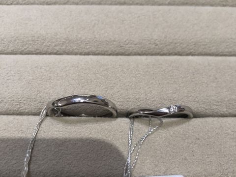 【TRECENTI(トレセンテ)の口コミ】 特にあげるとすると3点です。
①Vラインで指輪が綺麗にみえる
②リングにシ…