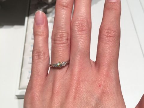 【銀座ダイヤモンドシライシの口コミ】 個人的に1点ダイヤがあまり好きではなかったので、メレダイヤを探していま…