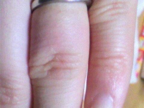 【4℃ BRIDAL(ヨンドシーブライダル)の口コミ】 主人と私が、婚約指輪を購入時にとても対応が良い店員さんだった為、結婚…