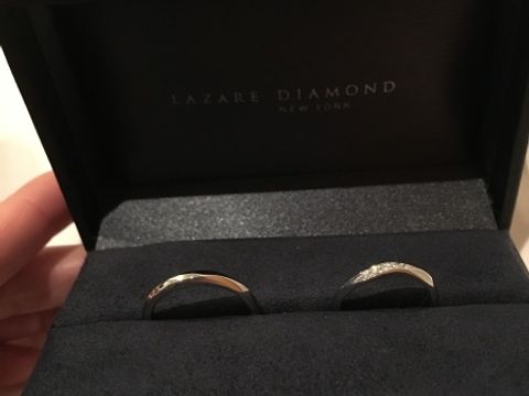 【ラザール ダイヤモンド(LAZARE DIAMOND)の口コミ】 婚約指輪とセットでつけれるデザインから選びました。結婚指輪は毎日つけ…