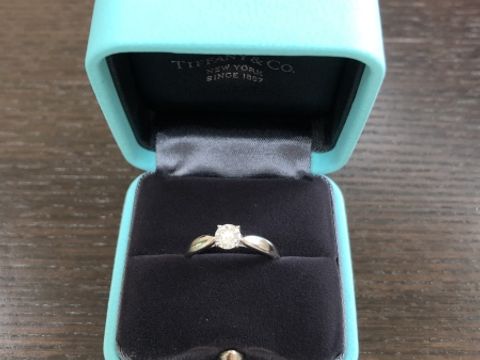 【ティファニー(Tiffany & Co.)の口コミ】 憧れのティファニーで、エンゲージリングらしいデザインです。
可愛らしい…