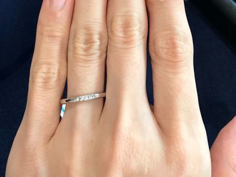 【銀座ダイヤモンドシライシの口コミ】 ウェーブのデザインと最後まで悩みましたが、長く付けるものなので、でき…