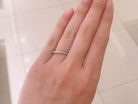 【4℃ BRIDAL(ヨンドシーブライダル)の口コミ】 プラチナリングの結婚指輪でふんわりとした柔らかなラインでサイドにさり…
