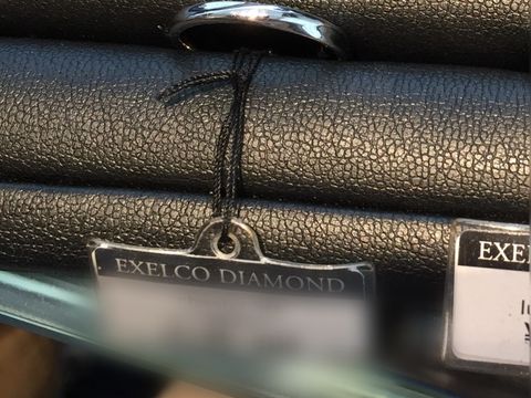 【エクセルコダイヤモンド(EXELCO DIAMOND)の口コミ】 毎日つけるものなのでシンプルなデザインで探していました。ただ、あまり…