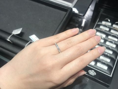 【エクセルコダイヤモンド(EXELCO DIAMOND)の口コミ】 エタニティリングか、某ハイブランドのデザインリングで検討していました…