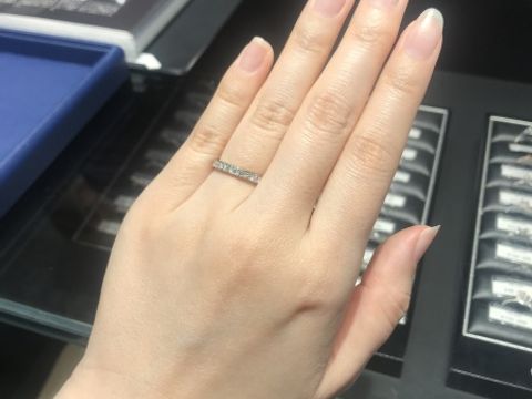 【銀座ダイヤモンドシライシの口コミ】 ハーフエタニティか、某ハイブランドのデザインリングを検討しており、見…