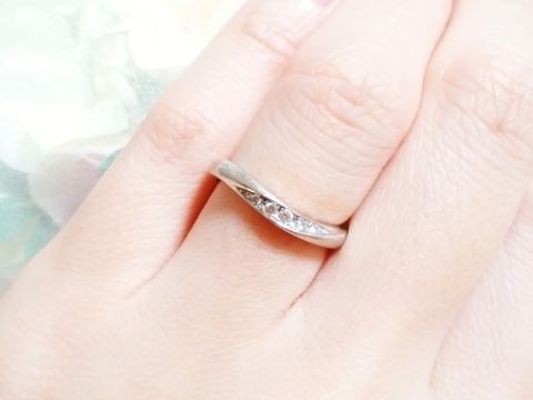 【アンジェリックフォセッテ(Angelique Fossette)の口コミ】 上品な緩やかV字が指に合っていた事と、付け心地に違和感がなかった事が良…