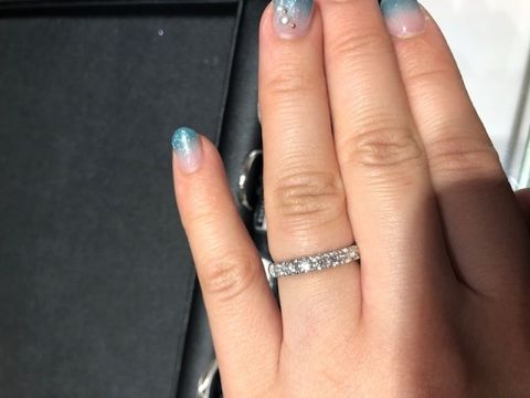 【エクセルコダイヤモンド(EXELCO DIAMOND)の口コミ】 ダイヤモンドの輝きが大変美しく、感動しました。
あまりキラキラしている…