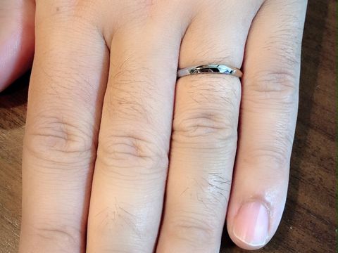 【ラザール ダイヤモンド(LAZARE DIAMOND)の口コミ】 この指輪はハウストンというデザインのものです
あまりデザイン性のあるも…