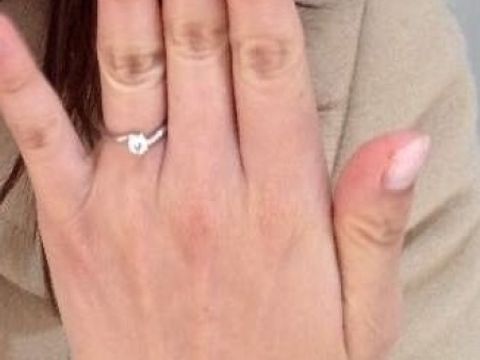 【ラザール ダイヤモンド(LAZARE DIAMOND)の口コミ】 一粒ダイヤに憧れがあったのでダイヤが綺麗にはえるところを選びました。…