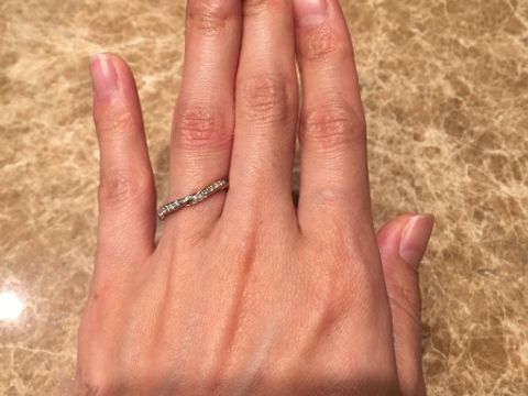【COCKTAIL(カクテル)の口コミ】 可愛らしく、かつ、ダイヤが綺麗に並んでいるリングを探していましたが、…
