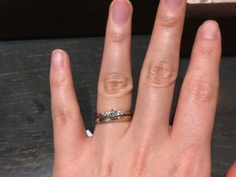 【銀座ダイヤモンドシライシの口コミ】 銀座ダイヤモンドシライシの、プラチナのマリッジリングです。エンゲージ…