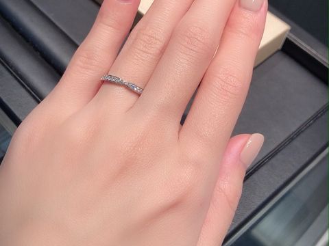 【ラザール ダイヤモンド(LAZARE DIAMOND)の口コミ】 デザインを見て店舗に見に行きました。
家からも近かったのですぐ見に行け…