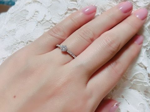 【ROYAL ASSCHER(ロイヤル・アッシャー)の口コミ】 主人がサプライズで選んでくれた指輪で、とても気に入っています！
センタ…
