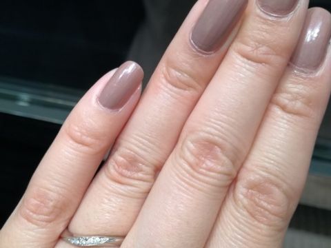 【ラザール ダイヤモンド(LAZARE DIAMOND)の口コミ】 ウェーブ型はとても指に馴染みやすくて、つけ心地がいいです。斜めに入っ…