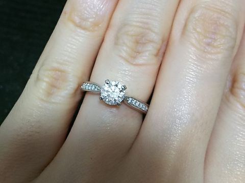 【カオキ　ダイヤモンド専門卸直営店の口コミ】 まずは指がキレイに見えること。ダイヤはある程度の大きさがあること。年…