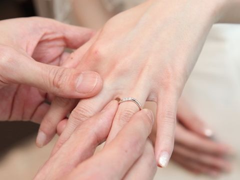 【TRECENTI(トレセンテ)の口コミ】 小さなダイアが3つ並んでいるデザインで、さりげない華やかさがあると思っ…