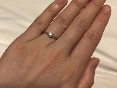 【ラザール ダイヤモンド(LAZARE DIAMOND)の口コミ】 シンプルで飽きのこないであろうデザインと、試着した時の圧倒的な輝き方…