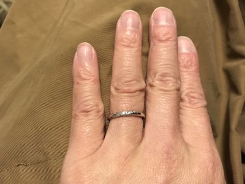 【アイプリモ(I-PRIMO)の口コミ】 シンプルすぎず派手すぎないデザインが気に入りました。素材はプラチナを…