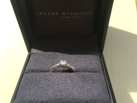 【ラザール ダイヤモンド(LAZARE DIAMOND)の口コミ】 シンプルなストレートの指輪を探していましたが、ウェーブリングの方が自…
