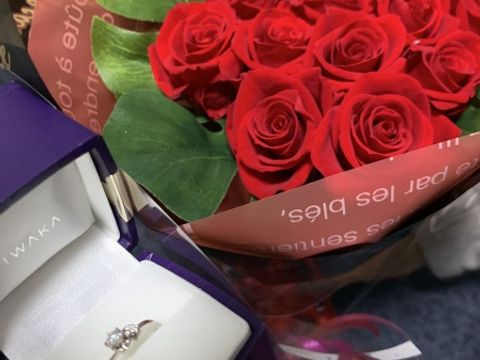 【俄(にわか)の口コミ】 ネットで婚約指輪を調べていたところ、俄の茜を発見。
私の名前が茜なので…