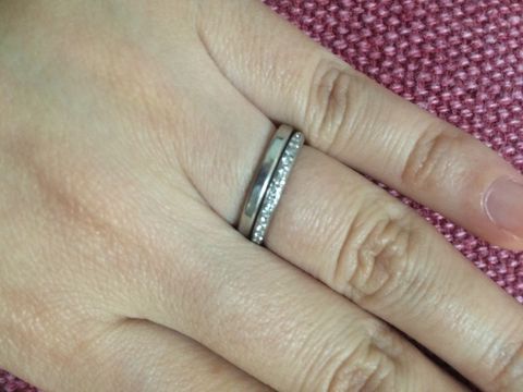 【ティファニー(Tiffany & Co.)の口コミ】 婚約指輪（ハーフエタニティー）と重ね付けできるデザインで、素材は手持…
