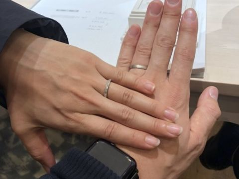 【FRAU KOBE JAPAN(フラウ コウベ ジャパン)の口コミ】 どこにもないデザインだと思います。スクエアな形のダイヤが個性的で、ス…