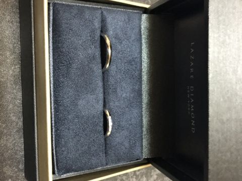 【ラザール ダイヤモンド(LAZARE DIAMOND)の口コミ】 婚約指輪購入時、ダイアの輝きがとても綺麗だったので、結婚指輪も同じラ…