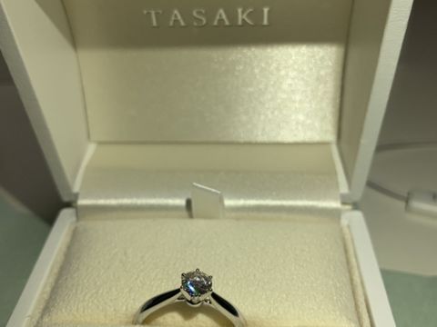 【TASAKI(タサキ)の口コミ】 婚約指輪といえばソリティア、と思っていて、その中でこの大きさ(カラット…