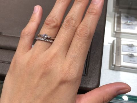 【アイプリモ(I-PRIMO)の口コミ】 細身ですがとても輝きがあります。他の指輪もシンプルですが、華やかさが…