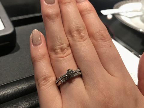 【エクセルコダイヤモンド(EXELCO DIAMOND)の口コミ】 ビューシャトーを試着させていただきました。爪留めのサイドメレで、エタ…