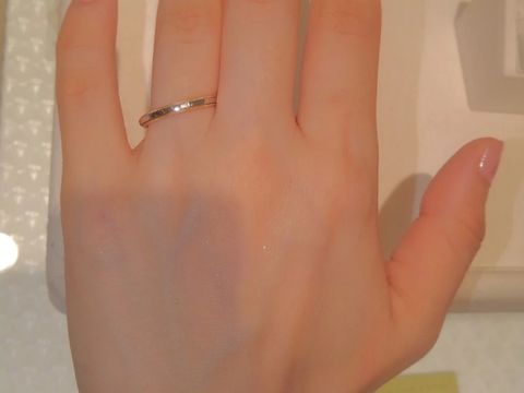 【festaria bijou SOPHIA(フェスタリア ビジュソフィア)の口コミ】 ミル押しデザインが今っぽくておしゃれで可愛いです。
結婚指輪兼ファッシ…