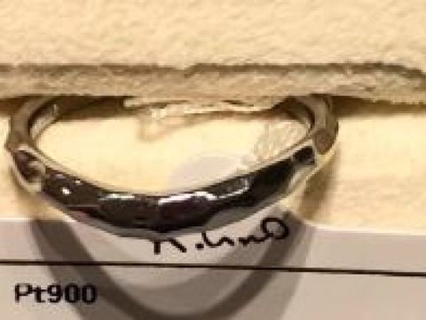 【ケイウノ ブライダル(K.UNO BRIDAL)の口コミ】 個人的に動きのあるデザインの方が好みだったのと、こちらのリトルマーメ…