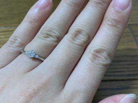 【ラザール ダイヤモンド(LAZARE DIAMOND)の口コミ】 ダイヤモンドが虹色に輝いていて、他のダイヤモンドと比べても輝きがウリ…